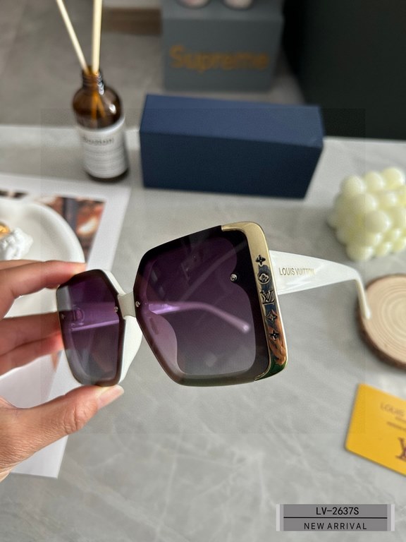 . [Louis Vuitton - LV . [Polaroid Resin Polarized Lenses] . [TR Frames Lightweight and Comfortable to Wear] . [size 60-17-149, ] . [ 2023 new sunglasses to reduce the burden of glare, star models, blocking harmful light 