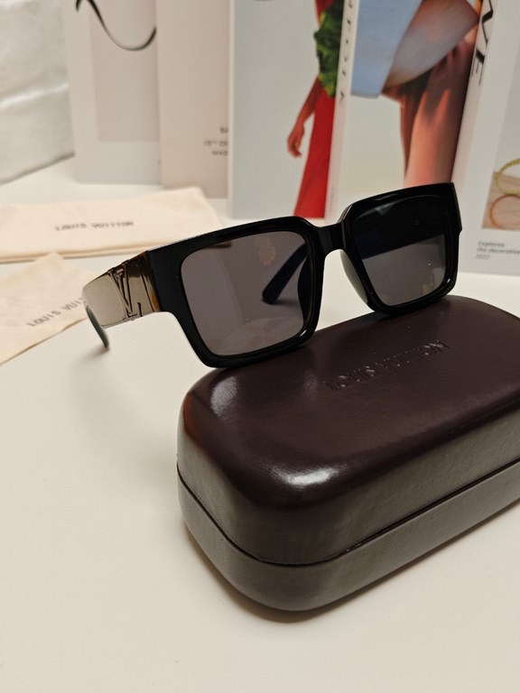 LV Louis Vuitton new sunglasses retro personality avant-garde sunglasses model model high quality plate high quality box