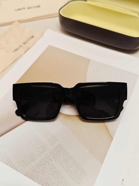 LV Louis Vuitton new sunglasses retro personality avant-garde sunglasses model model high quality plate high quality box