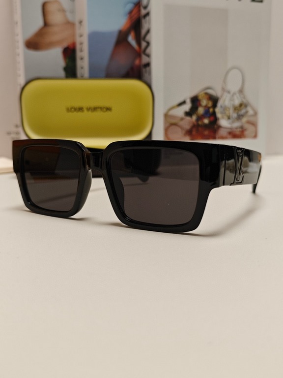 LV Louis Vuitton new sunglasses retro personality avant-garde sunglasses model model high quality plate high quality box