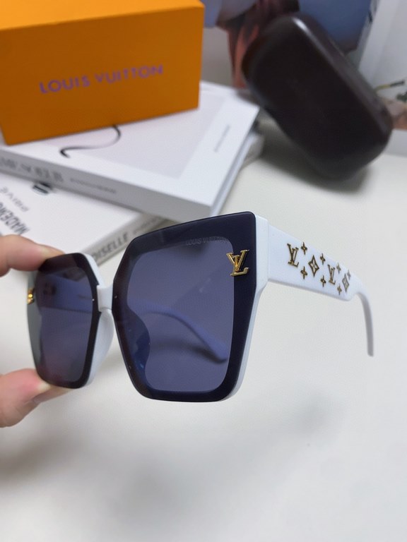 LV Louis Vuitton sunglasses Women's sunglasses   good-looking on the face super atmosphere show face small, small full print will not have the feeling of rustic thugs, men and women can take, the