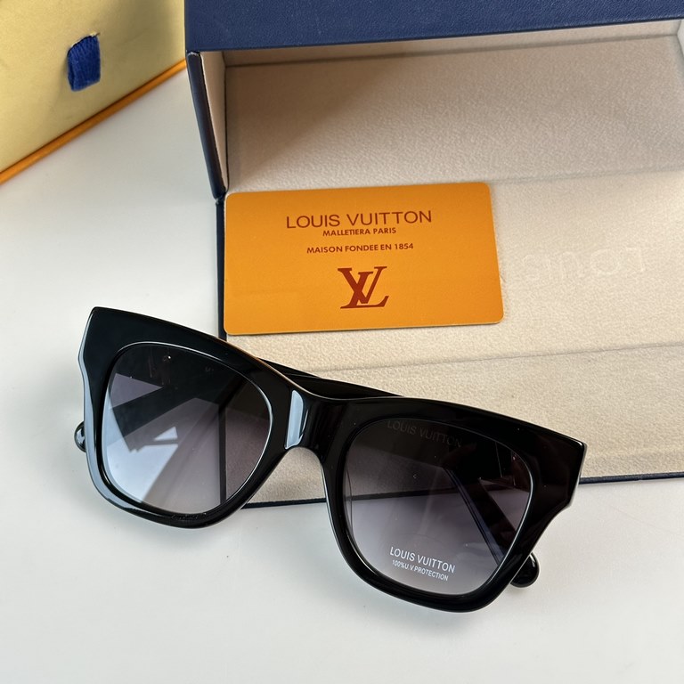 223 LOUIS VUITTO Z1647W The LV initials elegantly inlaid on the temples show the brand's mastery of craftsmanship DETAILS original  SIZE 50-21 145