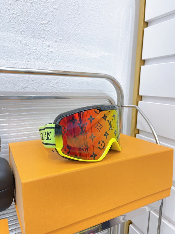 Lv ski goggles   new color