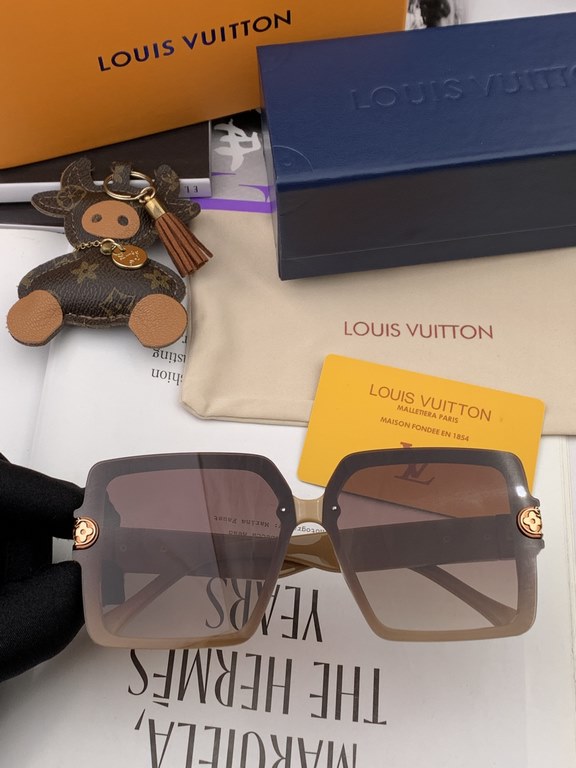 lv large frame sunglasses sunglasses classic box design, not pick face type, whether with a coat or dress are very temperament prevention UV Model Model L6147