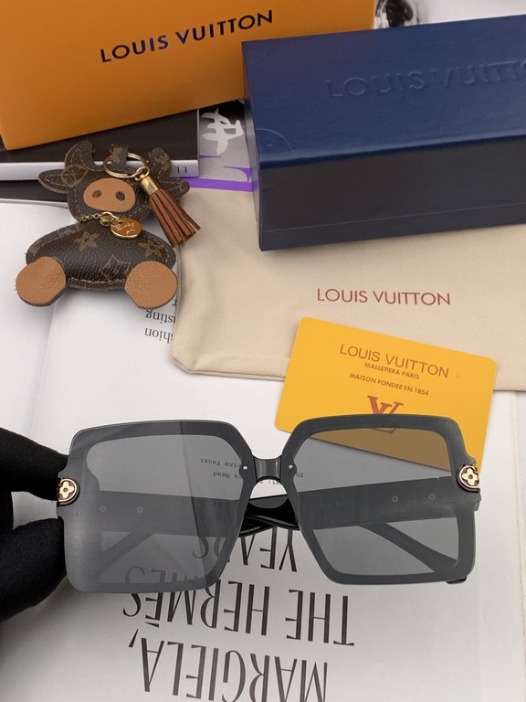 lv large frame sunglasses sunglasses classic box design, not pick face type, whether with a coat or dress are very temperament prevention UV Model Model L6147