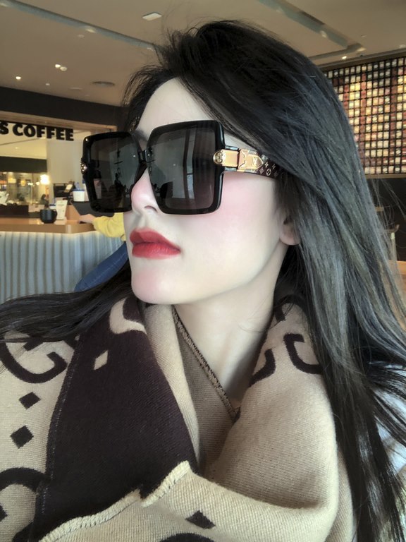 lv large frame sunglasses sunglasses classic box design, not pick face type, whether with a coat or dress are very temperament prevention UV Model Model L6147