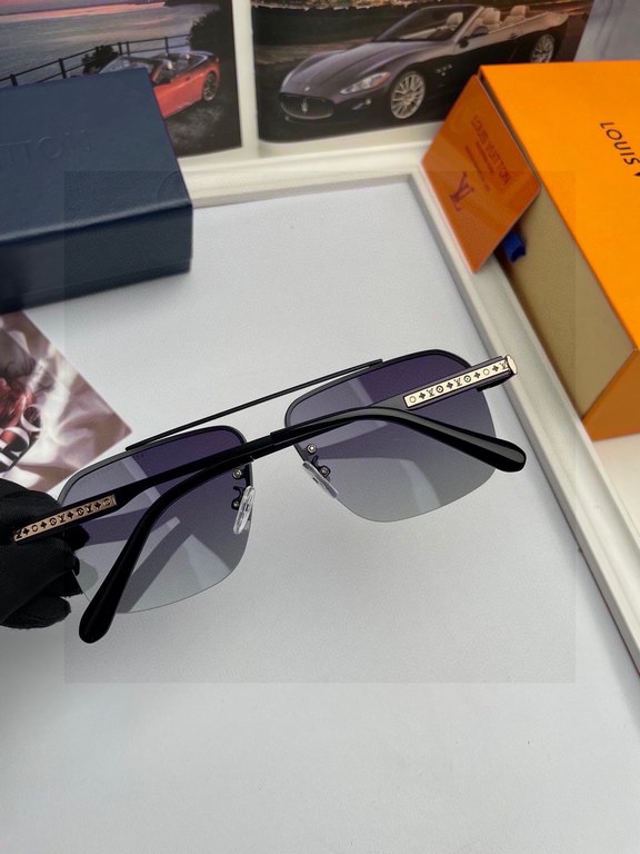 . New   Brand Louis Vuitton LV Original single quality men and women with the same polarized sunglasses   Material high-definition Polaroid polarized lenses, imported alloy printed logo mirror legs. Small frame exquisite