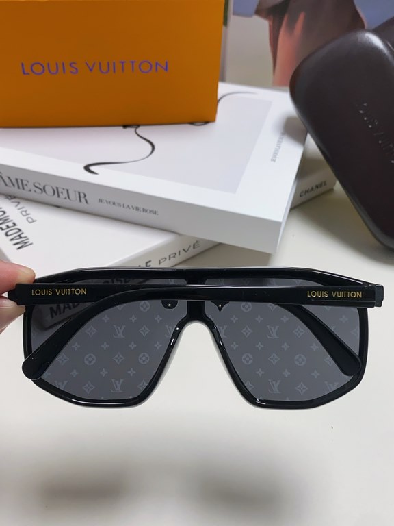 Lv Louis Vuitton 24 new net red women's sunglasses men and women fashion Europe and the United States anti-ultraviolet sunglasses