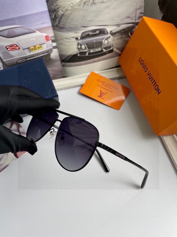 . New   Brand Louis Vuitton LV Original single quality men and women with the same polarized sunglasses   Material high-definition Polaroid polarized lenses, imported alloy printed logo mirror legs. Small frame exquisite