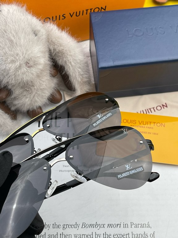 2024 New LOUIS VUITTON-Louis Home New LV toad frame sunglasses Each payment is a boutique   Fashionista decorative sunglasses High quality Not picky about the face     Wear comfortably Trendy and versatile     Model L09