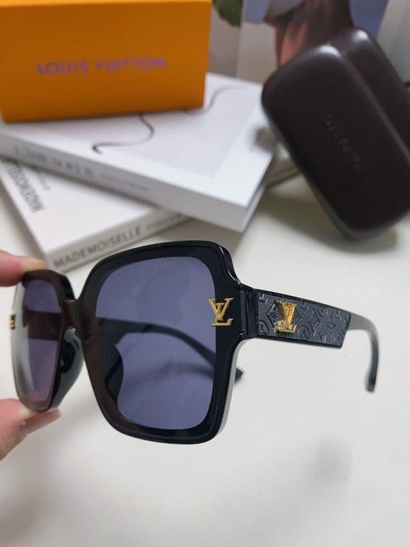 LV Louis Vuitton 2024 new women's square frame sunglasses driving sunglasses new sunglasses fashionable and generous comfortable and lightweight exquisite luxury ultra-lightweight