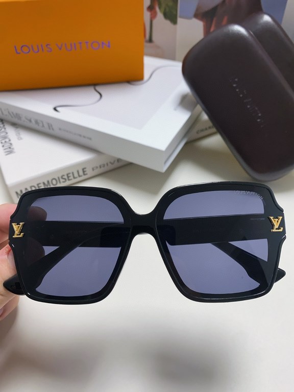 LV Louis Vuitton 2024 new women's square frame sunglasses driving sunglasses new sunglasses fashionable and generous comfortable and lightweight exquisite luxury ultra-lightweight