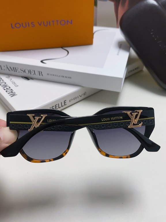 LV Louis Vuitton thick frame polygonal plate sunglasses female European and American wind UV protection sunglasses high goods show face small fashion trend female models