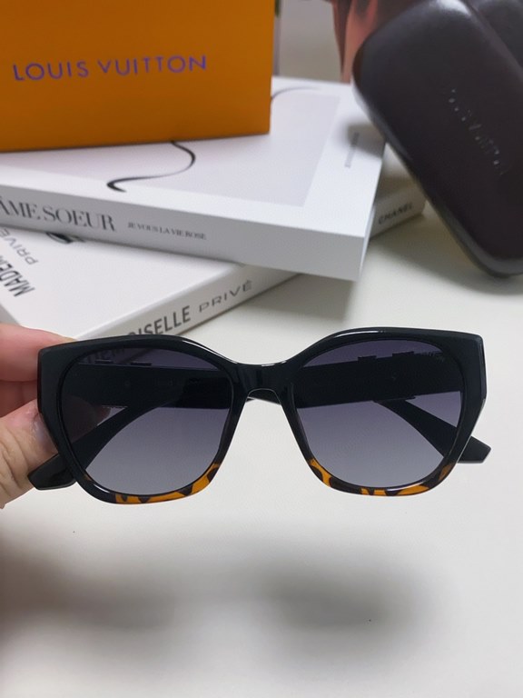 LV Louis Vuitton thick frame polygonal plate sunglasses female European and American wind UV protection sunglasses high goods show face small fashion trend female models