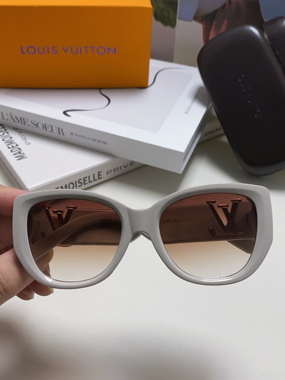 LV Louis Vuitton Retro cat eye butterfly sunglasses women large frame spicy girl round face show face small advanced sense of ultraviolet protection sunglasses tide ladies glasses