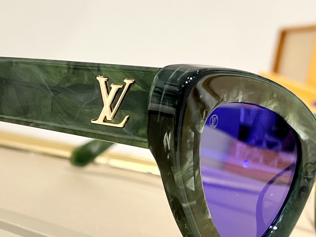 Latest Milan runway model LOUIS VUITTOZ2612WTop quality gold-plated monogrammed LV logo .Size51-23-145