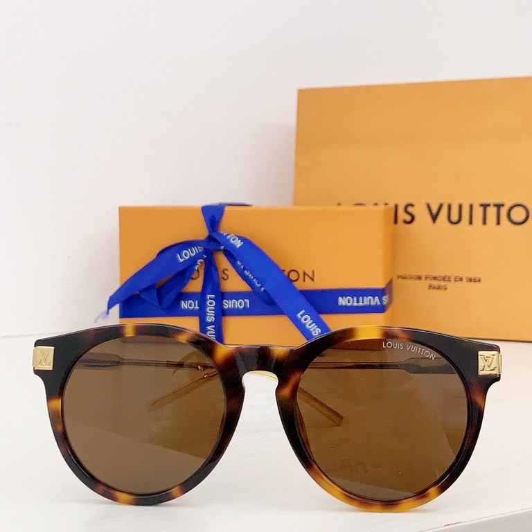 Round frame LOUIS VUITTON Ref Z1671 The SpringSummer men's eyewear collection is brand new. The rugged acetate frame is balanced by slim temples, with the Louis Vuitton logo and Monogram motif paying homage to the brand'