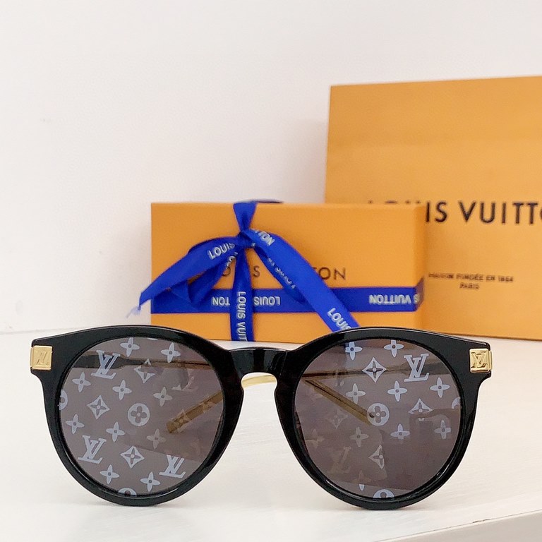 Round frame LOUIS VUITTON Ref Z1671 The SpringSummer men's eyewear collection is brand new. The rugged acetate frame is balanced by slim temples, with the Louis Vuitton logo and Monogram motif paying homage to the brand'