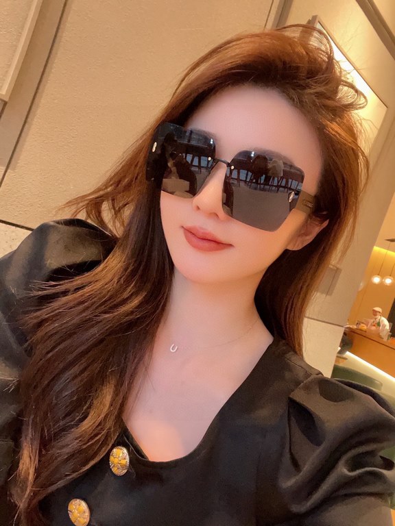 LV Women's Polarized Sunglasses   Classic four-leaf clover elements   Retro style Super love, show the fashionable big brand style