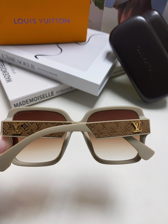 LV Louis Vuitton 2024 new women's square frame sunglasses driving sunglasses new sunglasses fashionable and generous comfortable and lightweight exquisite luxury ultra-lightweight