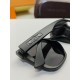 lv Louis Vuitton large frame sunglasses sunglasses classic box design, not pick face type, whether with a coat or a dress are very temperament polarized lenses to prevent ultraviolet rays