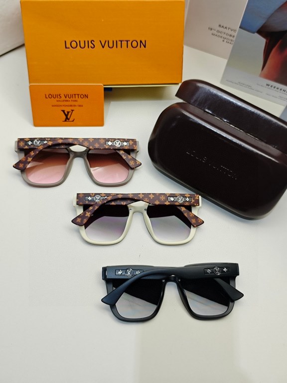 lv Louis Vuitton large frame sunglasses sunglasses classic box design, not pick face type, whether with a coat or a dress are very temperament polarized lenses to prevent ultraviolet rays