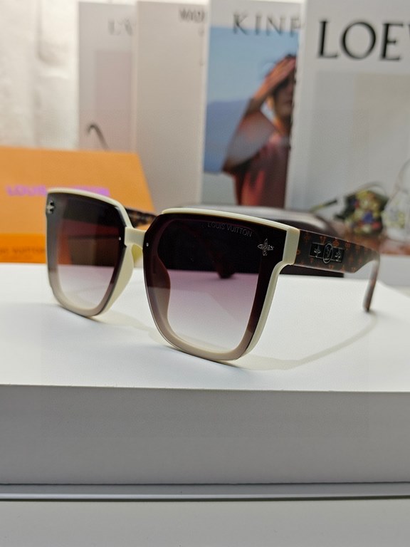 lv Louis Vuitton large frame sunglasses sunglasses classic box design, not pick face type, whether with a coat or a dress are very temperament polarized lenses to prevent ultraviolet rays