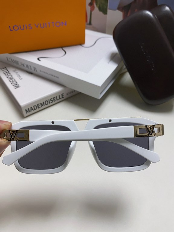 Lv Louis Vuitton star with the same sunglasses men and women Liu Zhuhong sunglasses tide driving mirror UV protection concave modeling Men and women universal