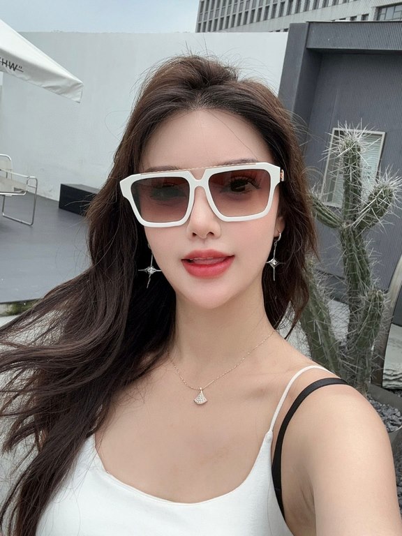 Lv Louis Vuitton star with the same sunglasses men and women Liu Zhuhong sunglasses tide driving mirror UV protection concave modeling Men and women universal