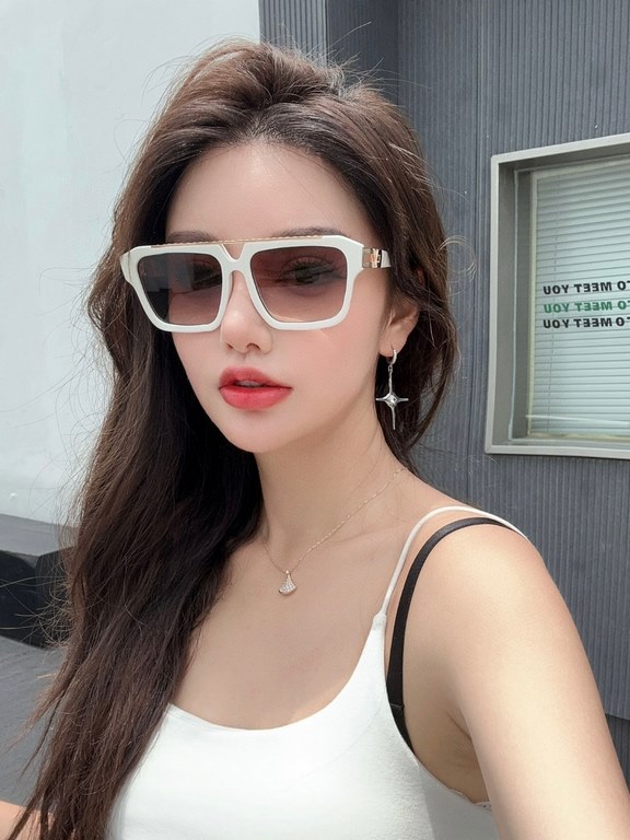 Lv Louis Vuitton star with the same sunglasses men and women Liu Zhuhong sunglasses tide driving mirror UV protection concave modeling Men and women universal