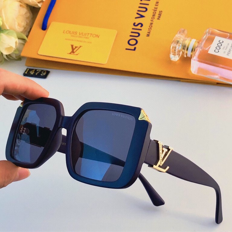 LV Europe and the United States large frame square sunglasses female driving driving street shooting repair face glasses sunscreen UV cross-border sunglasses