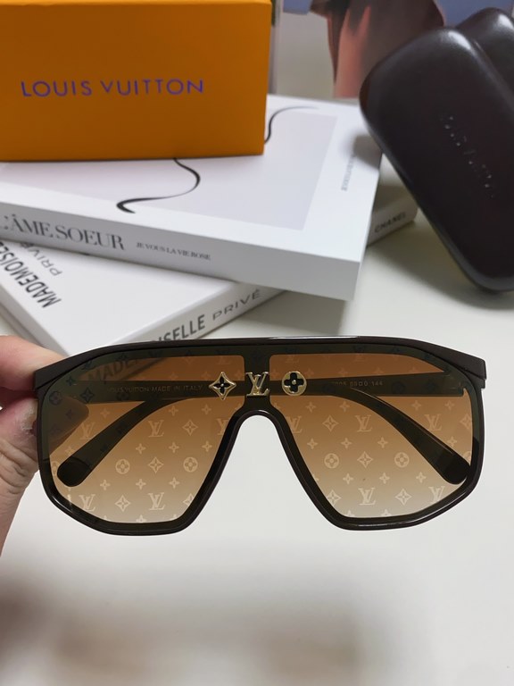 Lv Louis Vuitton 24 new net red women's sunglasses men and women fashion Europe and the United States anti-ultraviolet sunglasses