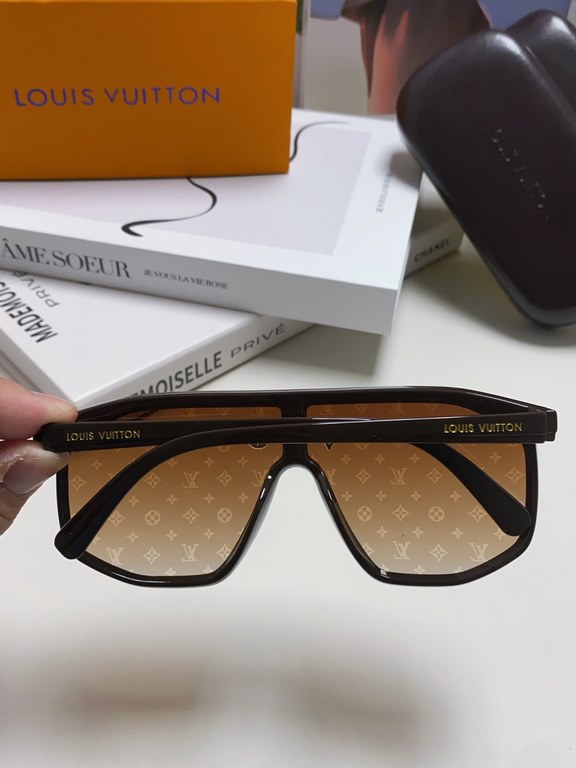 Lv Louis Vuitton 24 new net red women's sunglasses men and women fashion Europe and the United States anti-ultraviolet sunglasses