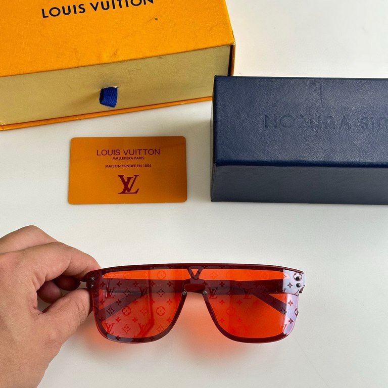 Internet Explosion In stock in large quantities. In stock. In stock LOUIS VUITTO MODEL Z1082 Z2329 Z2331 Z1487 Z1485 The original LV cut edge rimless shape Gorgeous turn with infinite taste Patterned design Classic uniqu