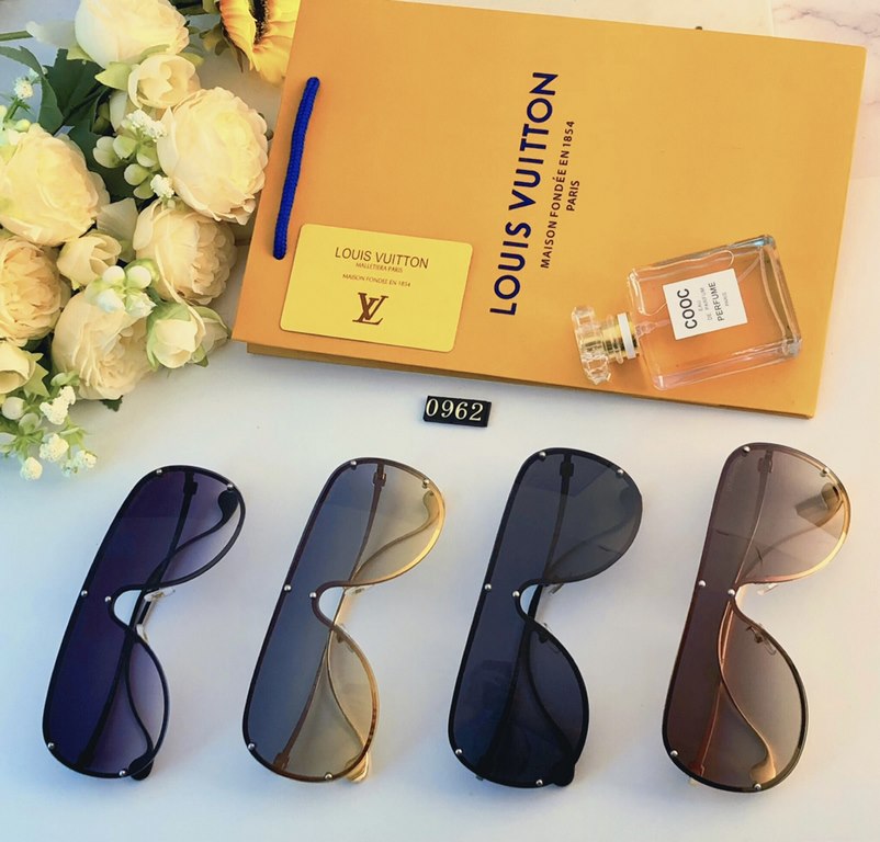 LV oversized frame sunglasses Europe and the United States connected sunglasses one-piece sunglasses wind mirror fashion trend sunglasses wide-angle vision glasses