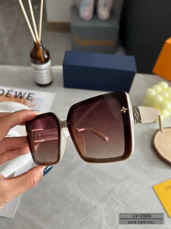 . [Louis Vuitton - LV . [Polaroid Resin Polarized Lenses] . [TR Frames Lightweight and Comfortable to Wear] . [size 58-17-149, ] . [  2023 new sunglasses to reduce the burden of glare, star models, blocking harmful light