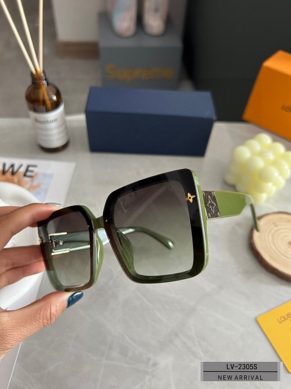 . [Louis Vuitton - LV . [Polaroid Resin Polarized Lenses] . [TR Frames Lightweight and Comfortable to Wear] . [size 58-17-149, ] . [  2023 new sunglasses to reduce the burden of glare, star models, blocking harmful light