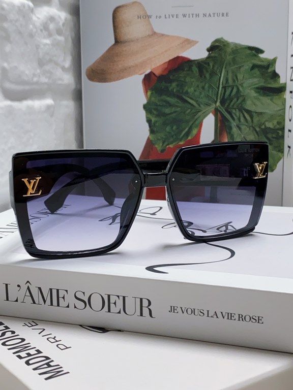 Lv Louis Vuitton 2024 new hollowed out polarized sunglasses women show face small fashion large frame sunglasses UV protection lightweight net red glasses for men and women