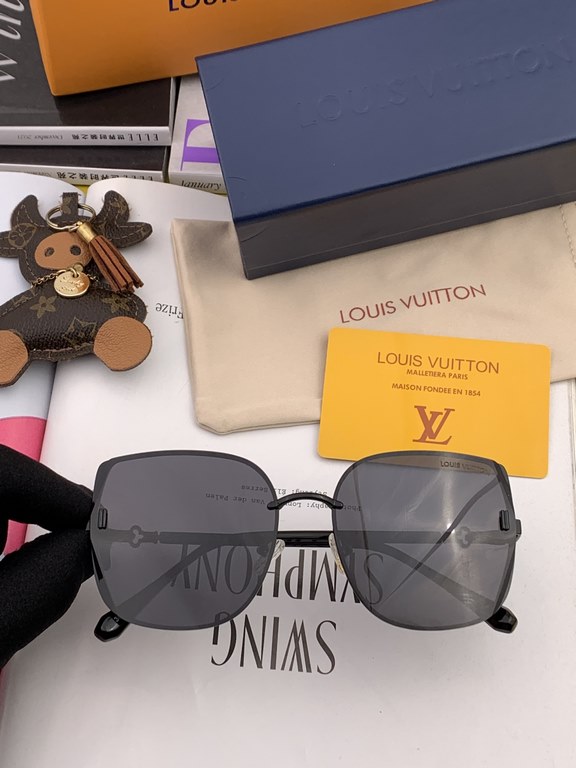 lv large frame sunglasses sunglasses classic box design, not pick face type, whether with a coat or dress are very temperament polarized lenses to prevent ultraviolet Model Model L1103