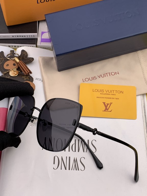 lv large frame sunglasses sunglasses classic box design, not pick face type, whether with a coat or dress are very temperament polarized lenses to prevent ultraviolet Model Model L1103