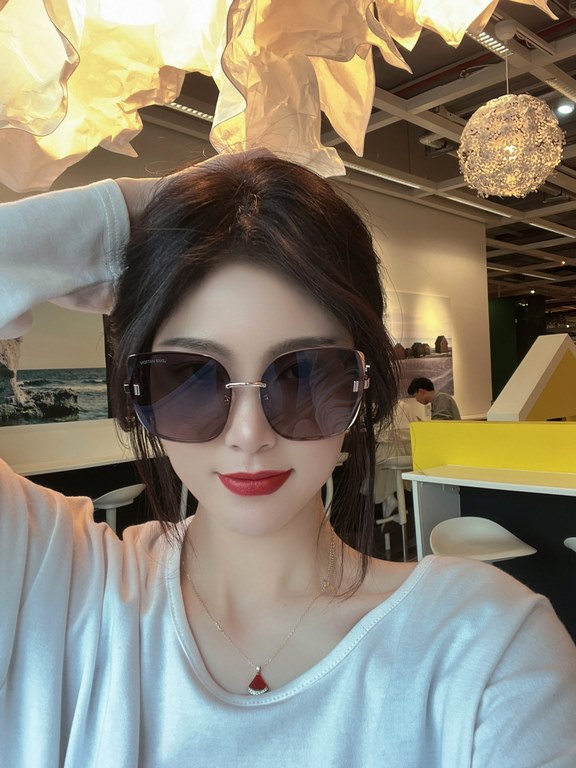 lv large frame sunglasses sunglasses classic box design, not pick face type, whether with a coat or dress are very temperament polarized lenses to prevent ultraviolet Model Model L1103