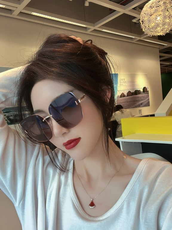 lv large frame sunglasses sunglasses classic box design, not pick face type, whether with a coat or dress are very temperament polarized lenses to prevent ultraviolet Model Model L1103