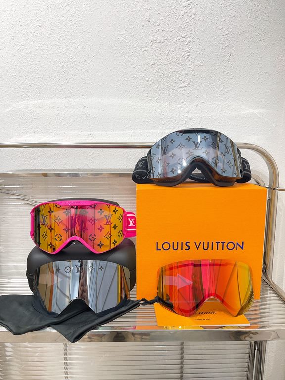 Lv Ski goggles    explosive sale color version ~ ~ couple colors