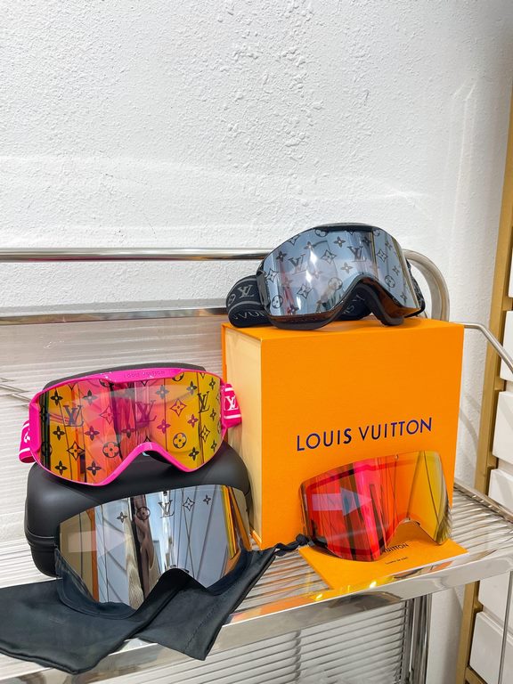 Lv Ski goggles    explosive sale color version ~ ~ couple colors