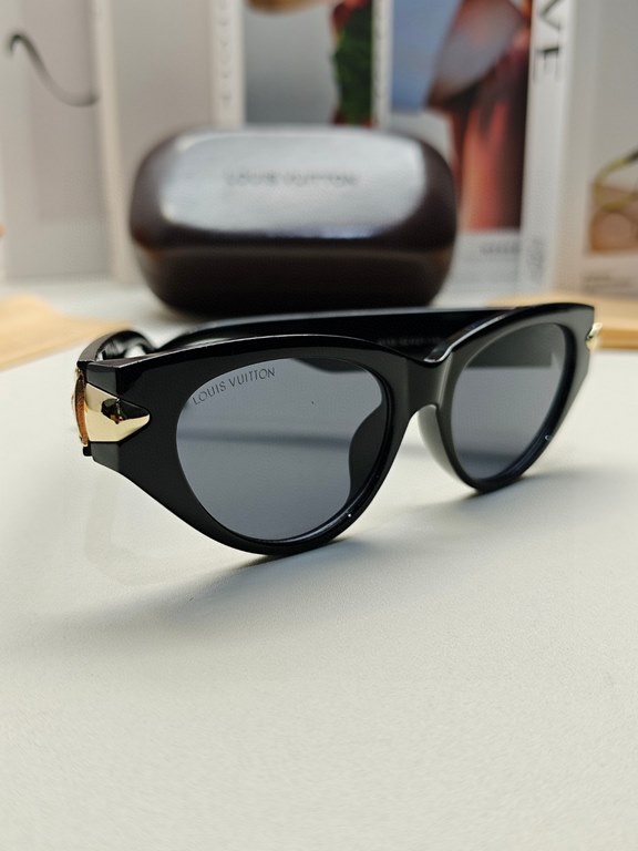 LV Louis Vuitton new cat-eye sunglasses   high-grade electroplated temples, men's and women's sun shades