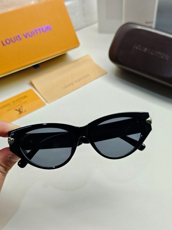 LV Louis Vuitton new cat-eye sunglasses   high-grade electroplated temples, men's and women's sun shades