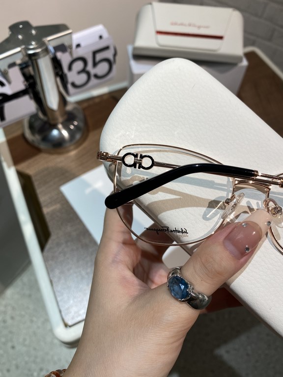 Salvatore ferragam Ferragam SF2214 polygonal frame myopia glasses  Plain glasses High quality Not picky face Know the goods to come Size 55-16-145 Women's Eyeglasses