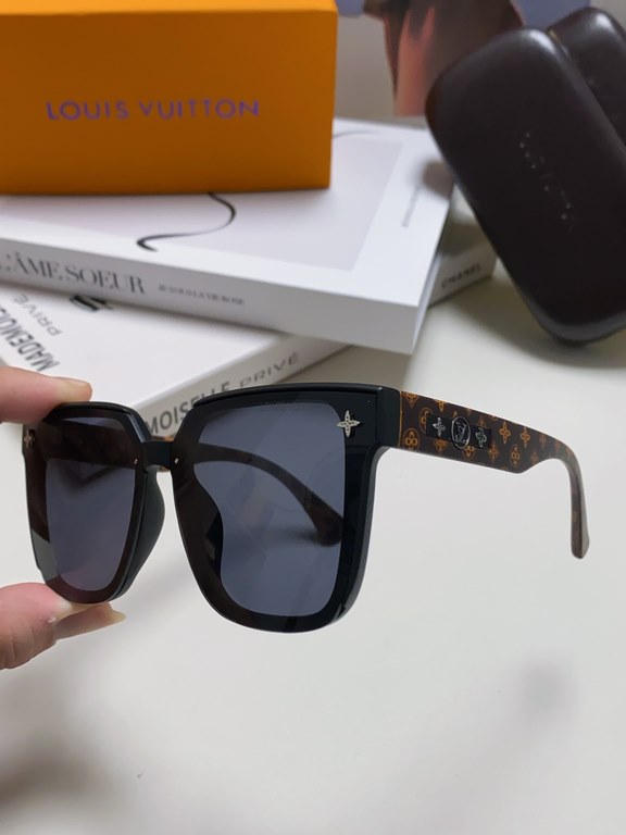 lv Louis Vuitton large frame sunglasses sunglasses classic box design, not pick face type, whether with a coat or a dress are very temperament polarized lenses to prevent ultraviolet rays