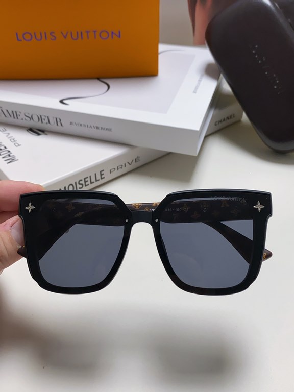 lv Louis Vuitton large frame sunglasses sunglasses classic box design, not pick face type, whether with a coat or a dress are very temperament polarized lenses to prevent ultraviolet rays