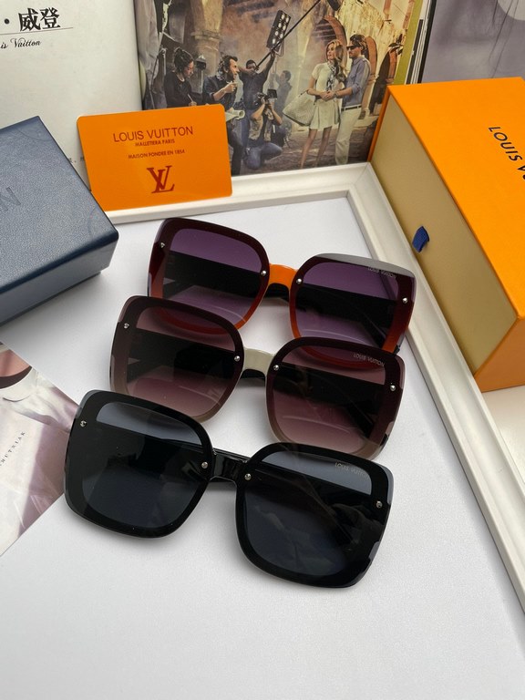 . NewBrand,  Louis Vuitton LV Women's Rimless Ladies Sunglasses   Imported Polaroid HD polarized lenses, TRlogo temples, high-end customized design, wear a super model, a must-have for travel and driving. No. 7001.